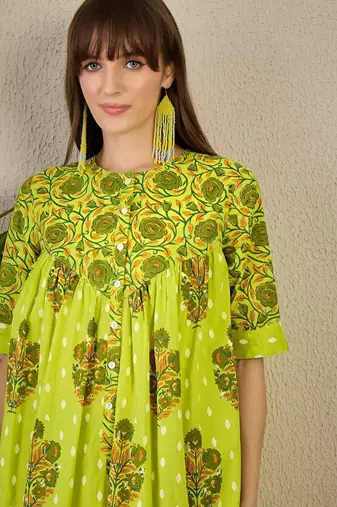 Women Floral Printed Tiered Pure Cotton Kurta with Trousers