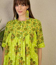 Women Floral Printed Tiered Pure Cotton Kurta with Trousers