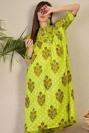 Women Floral Printed Tiered Pure Cotton Kurta with Trousers