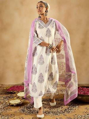Women Floral Printed Pure Cotton Kurta with Trousers & With Dupatta 1