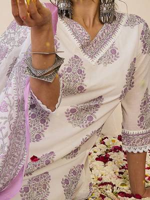 Women Floral Printed Pure Cotton Kurta with Trousers & With Dupatta 3