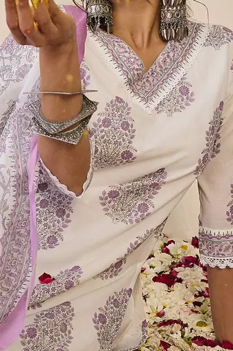 Women Floral Printed Pure Cotton Kurta with Trousers & With Dupatta