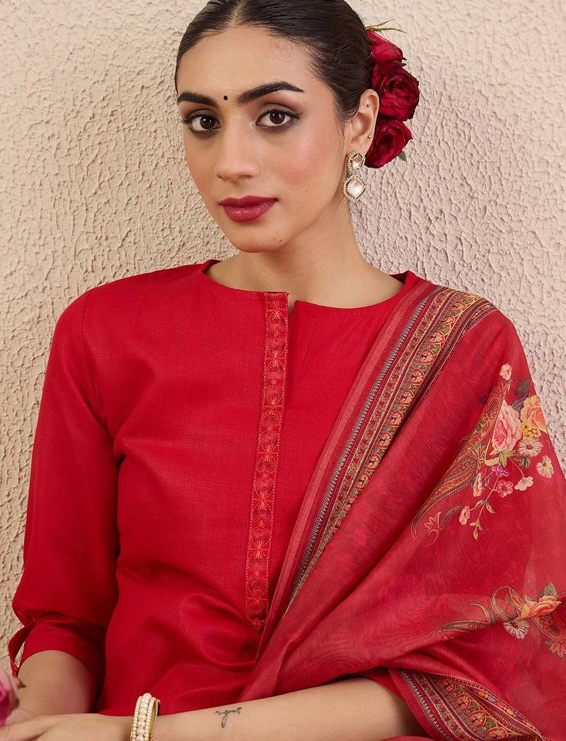 Women Solid Kurta with Pyjama & Dupatta