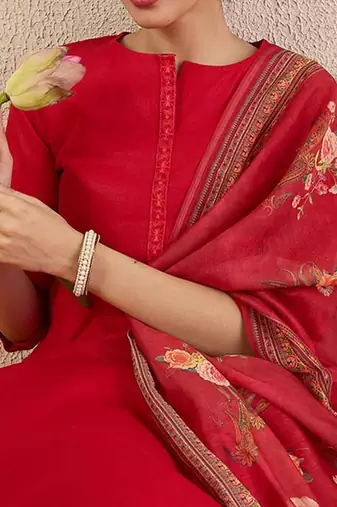 Women Solid Kurta with Pyjama & Dupatta