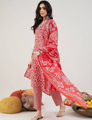 Floral Printed Thread Work Straight Kurta with Trousers & Dupatta 1