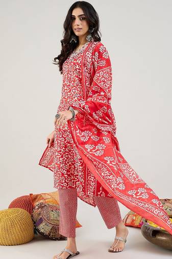 Floral Printed Thread Work Straight Kurta with Trousers & Dupatta