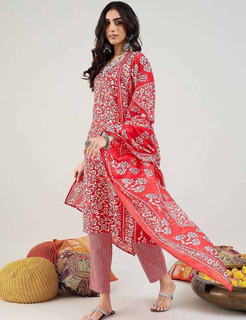 Floral Printed Thread Work Straight Kurta with Trousers & Dupatta