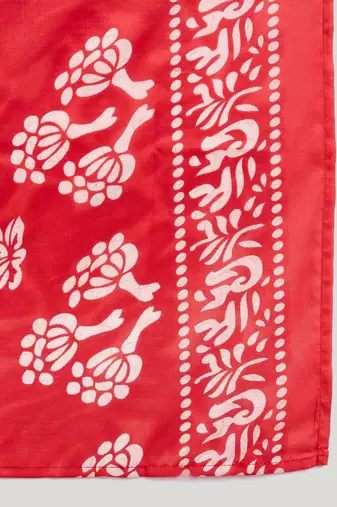 Floral Printed Thread Work Straight Kurta with Trousers & Dupatta