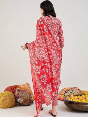 Floral Printed Thread Work Straight Kurta with Trousers & Dupatta 6