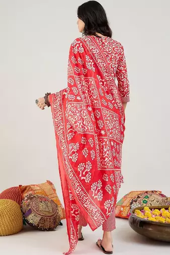 Floral Printed Thread Work Straight Kurta with Trousers & Dupatta