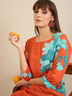 Floral Printed Straight Kurta With Trousers 2
