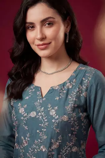 Women Floral Embroidered Regular Thread Work Kurta with Trousers & With Dupatta