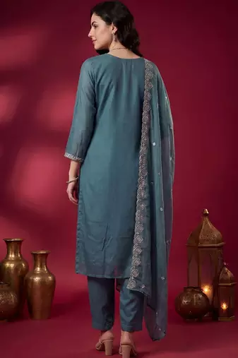 Women Floral Embroidered Regular Thread Work Kurta with Trousers & With Dupatta