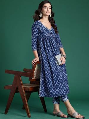 Women Floral Printed Empire Pure Cotton Kurta with Trousers 1