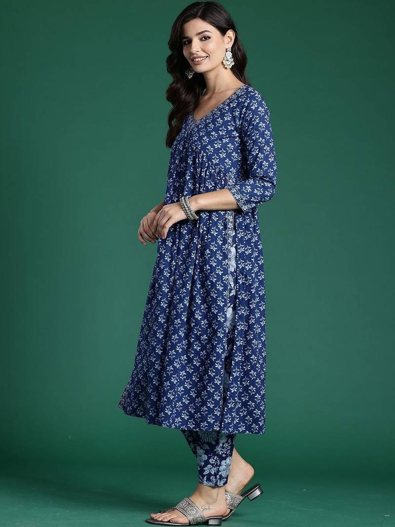 Women Floral Printed Empire Pure Cotton Kurta with Trousers