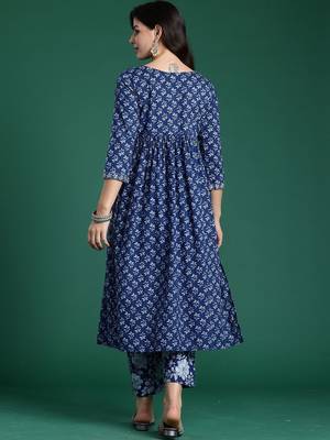 Women Floral Printed Empire Pure Cotton Kurta with Trousers 4