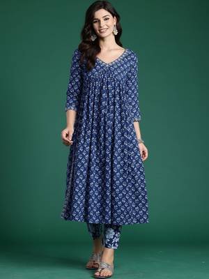 Women Floral Printed Empire Pure Cotton Kurta with Trousers 6