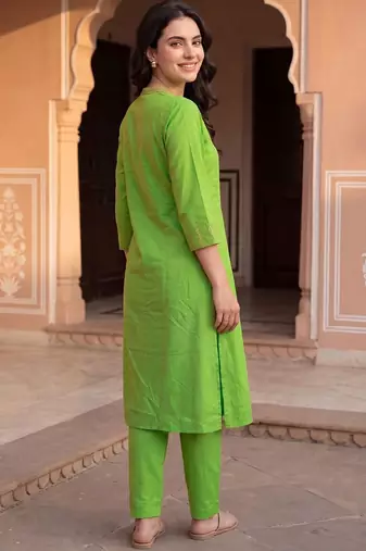 Women Regular Thread Work Kurta with Trousers