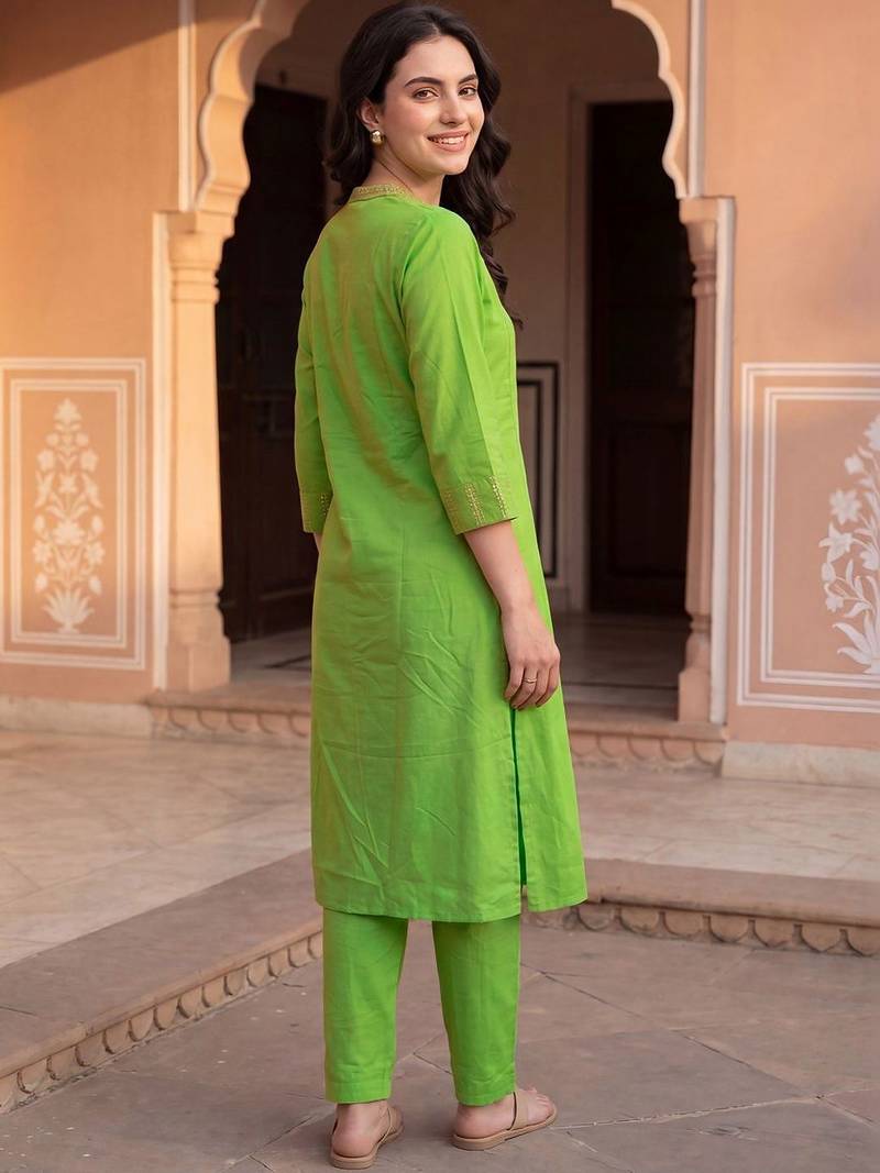 Women Regular Thread Work Kurta with Trousers