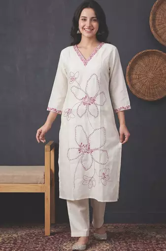 Women Floral Embroidered Regular Thread Work Kurta with Trousers