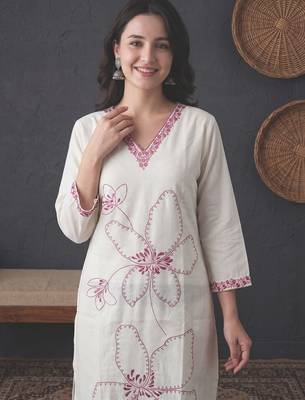 Women Floral Embroidered Regular Thread Work Kurta with Trousers 2