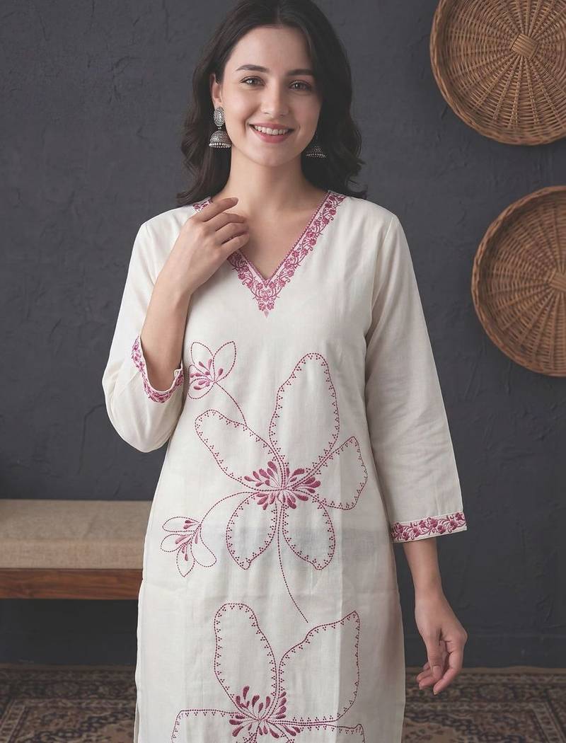 Women Floral Embroidered Regular Thread Work Kurta with Trousers