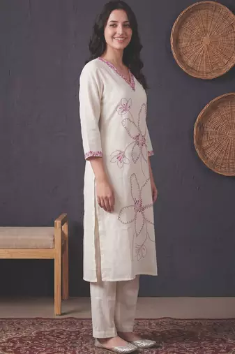 Women Floral Embroidered Regular Thread Work Kurta with Trousers
