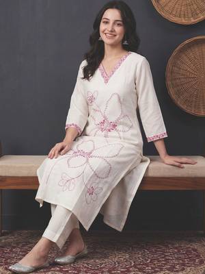 Women Floral Embroidered Regular Thread Work Kurta with Trousers 5