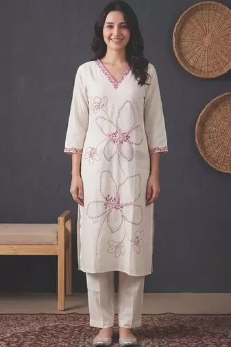 Women Floral Embroidered Regular Thread Work Kurta with Trousers