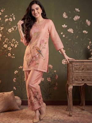 Women Floral Embroidered Regular Thread Work Linen Kurta with Trousers 1