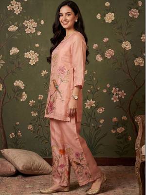Women Floral Embroidered Regular Thread Work Linen Kurta with Trousers 3
