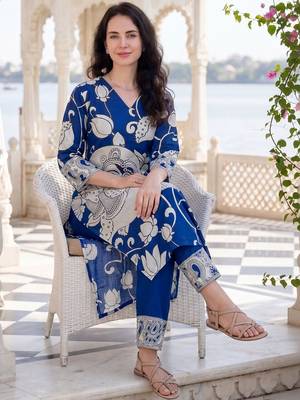 women ethnic motifs printed regular  cotton kurta with trousers 1