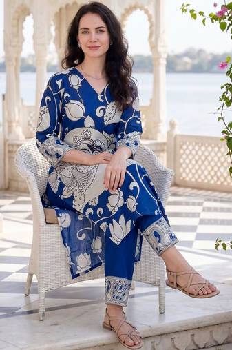 women ethnic motifs printed regular  cotton kurta with trousers