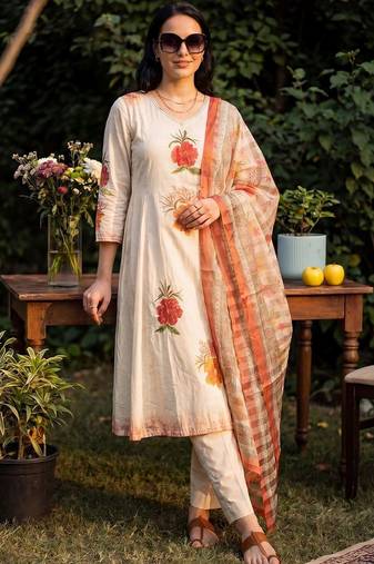 Women Floral Printed Regular Thread Work Pure Cotton Kurta with Trousers & With Dupatta
