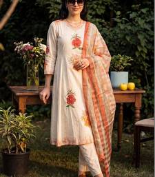 Women Floral Printed Regular Thread Work Pure Cotton Kurta with Trousers & With Dupatta
