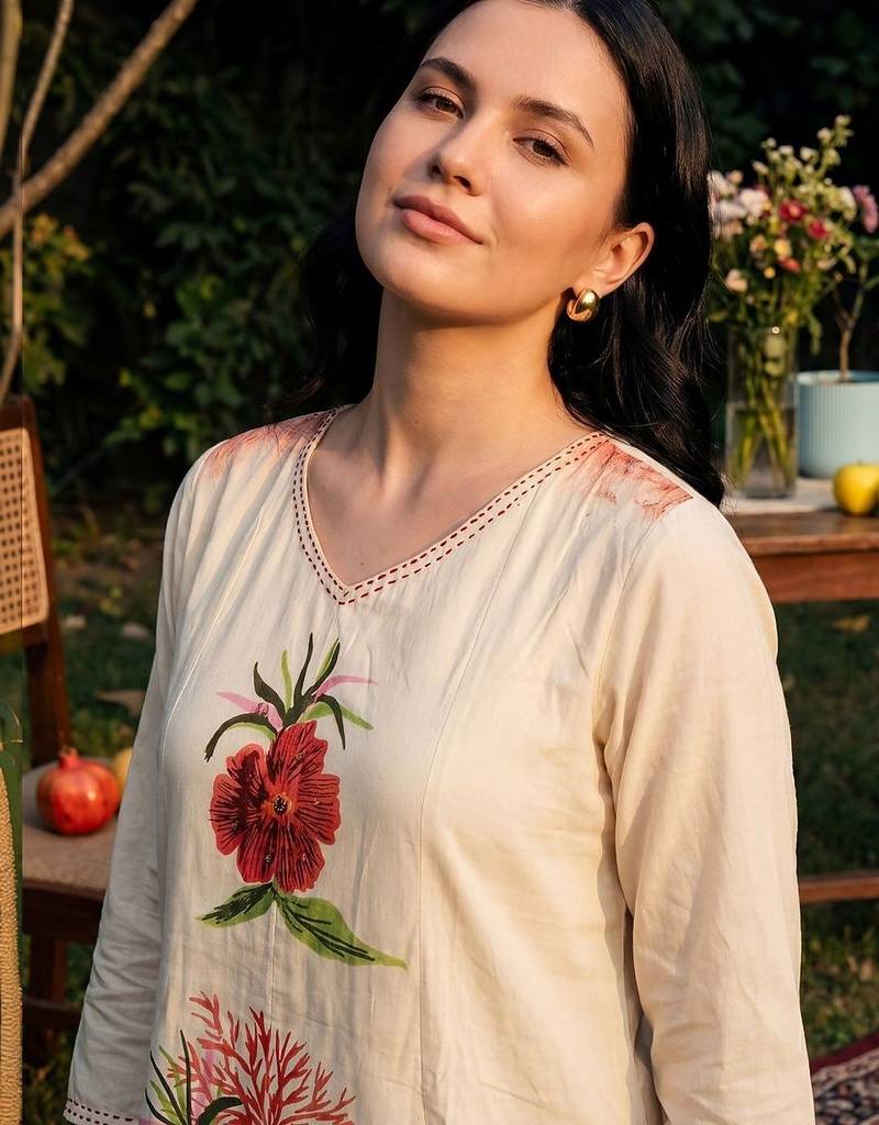 Women Floral Printed Regular Thread Work Pure Cotton Kurta with Trousers & With Dupatta