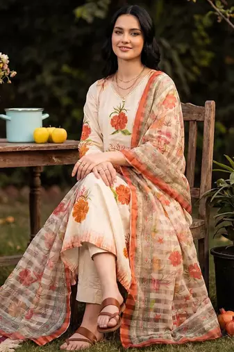 Women Floral Printed Regular Thread Work Pure Cotton Kurta with Trousers & With Dupatta