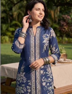 Women Bandhani Embroidered Regular Thread Work Kurta with Trousers 2