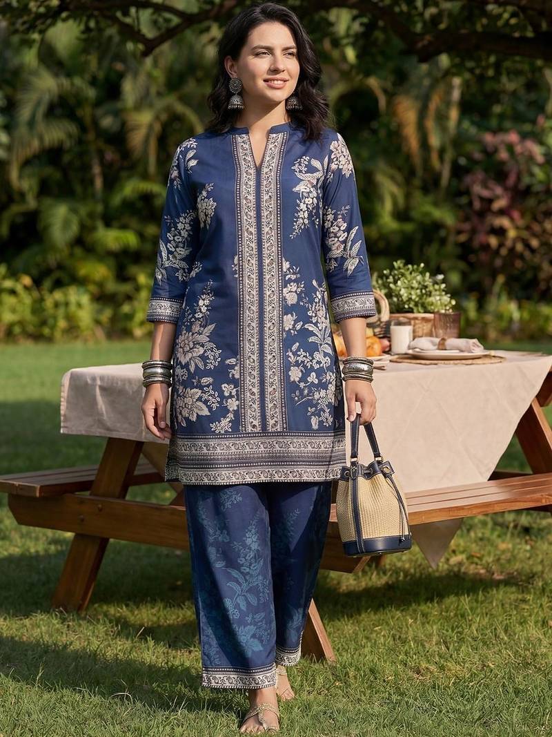 Women Bandhani Embroidered Regular Thread Work Kurta with Trousers