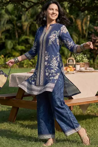 Women Bandhani Embroidered Regular Thread Work Kurta with Trousers