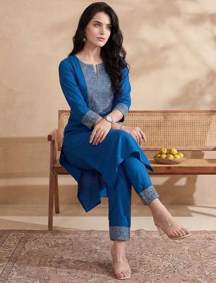 Women Ethnic Motifs Embroidered Regular Thread Work Kurta with Trousers 1