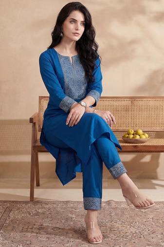 Women Ethnic Motifs Embroidered Regular Thread Work Kurta with Trousers