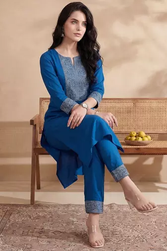 Women Ethnic Motifs Embroidered Regular Thread Work Kurta with Trousers