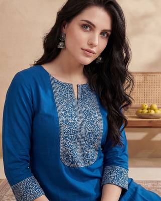 Women Ethnic Motifs Embroidered Regular Thread Work Kurta with Trousers 2
