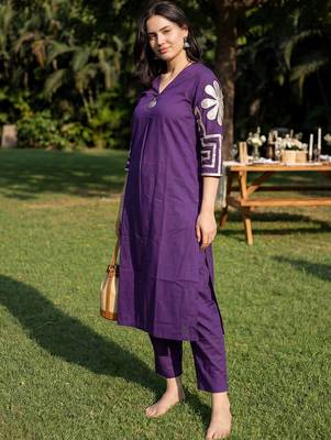 Women Embroidered Pleated Thread Work Pure Cotton Kurta with Trousers 3