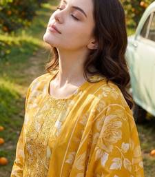 Women Floral Printed Regular Mirror Work Kurta with Trousers & With Dupatta