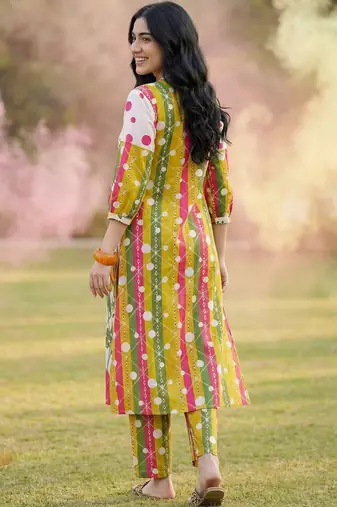 Women Floral Printed Regular Pure Cotton Kurta with Trousers