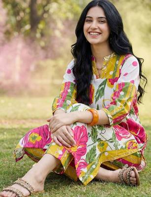 Women Floral Printed Regular Pure Cotton Kurta with Trousers 5