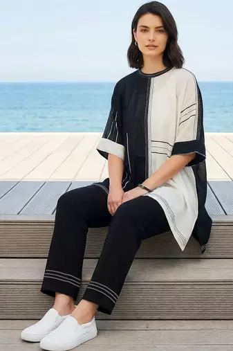 Women Colourblocked Regular Kurti with Trousers