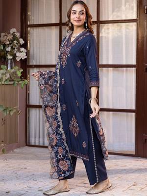 Women Ethnic Motifs Embroidered Regular Thread Work Kurta with Trousers & With Dupatta 5
